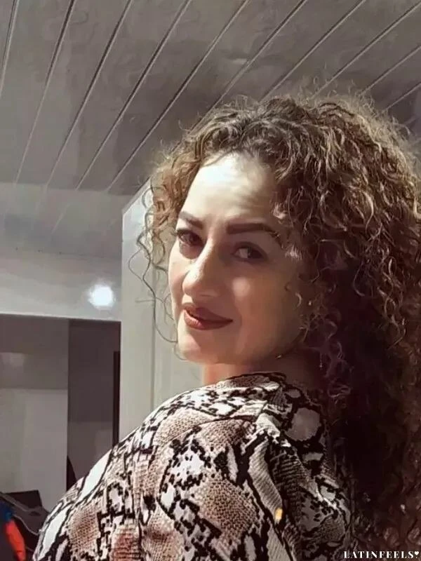 Alejandra Profile image 1