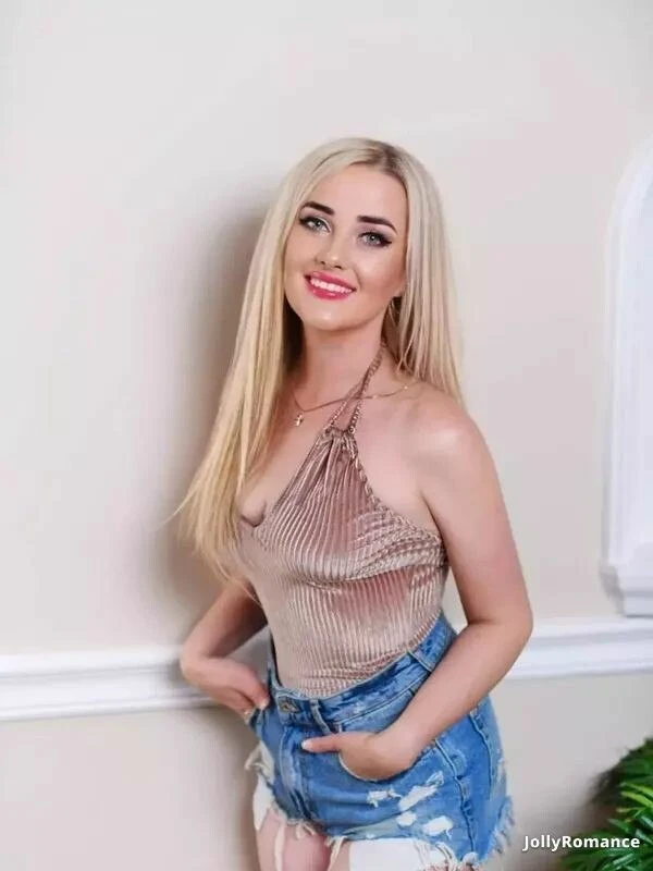 Alina Profile image 2