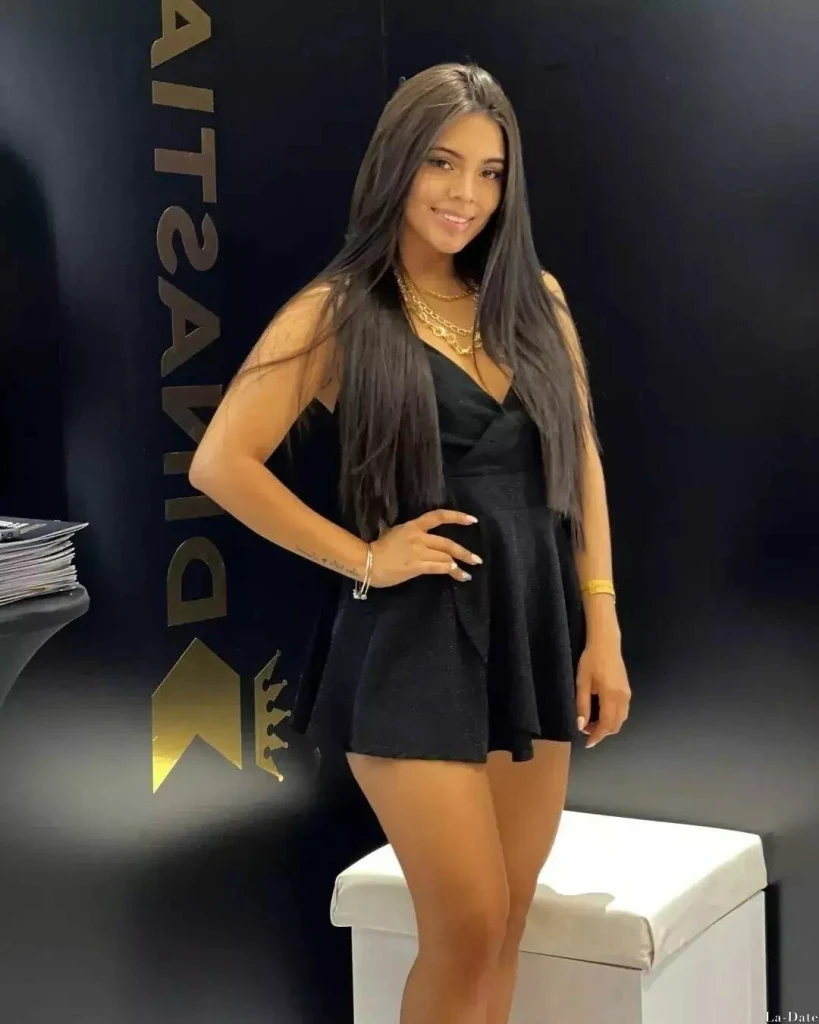 Leslie Profile image 4