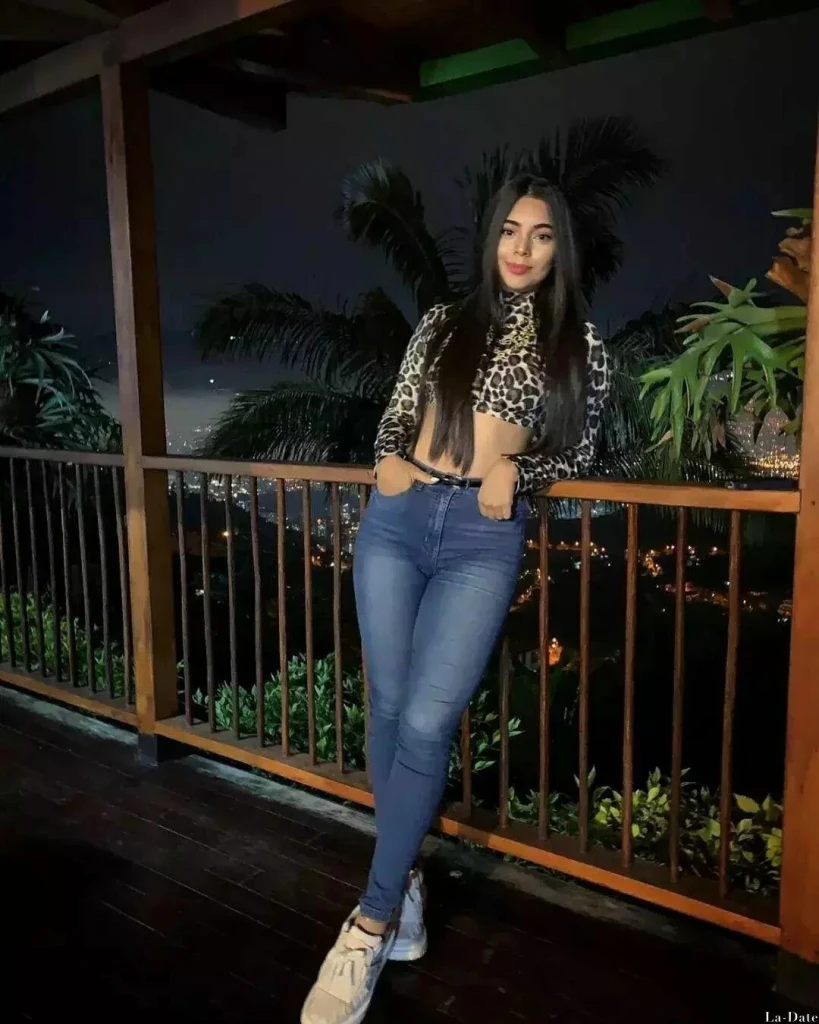 Leslie Profile image 3