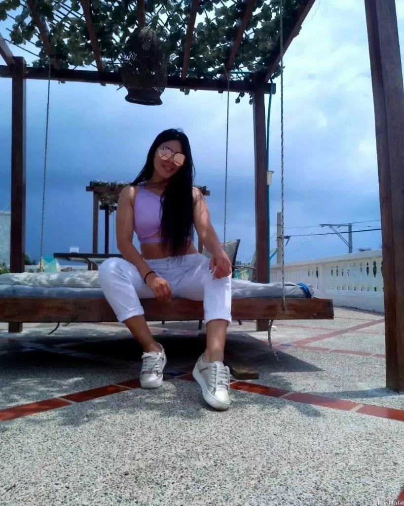 Leslie Profile image 1