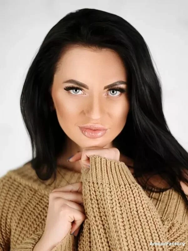 Elena Profile image 3