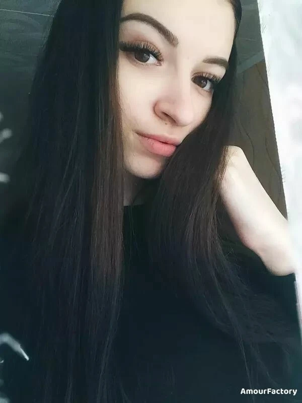 Yullia Profile image 1