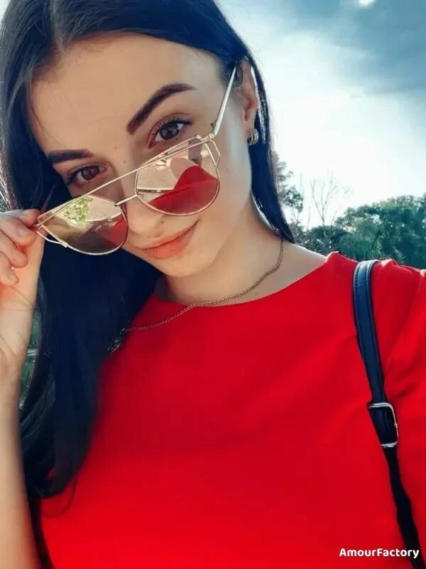 Yullia Profile image 3